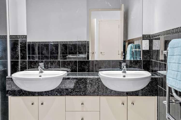 4E/175 Hurstmere Road Takapuna_23