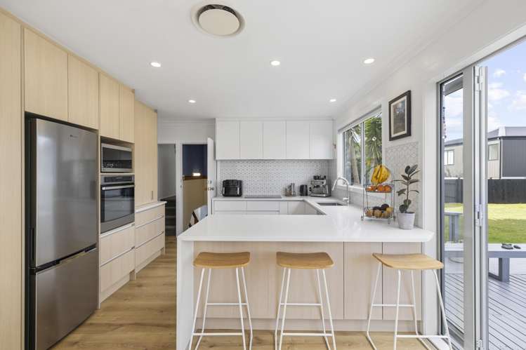4 Binda Place Botany Downs_11