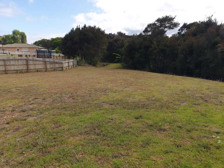 8 Meenas Place Cable Bay_1