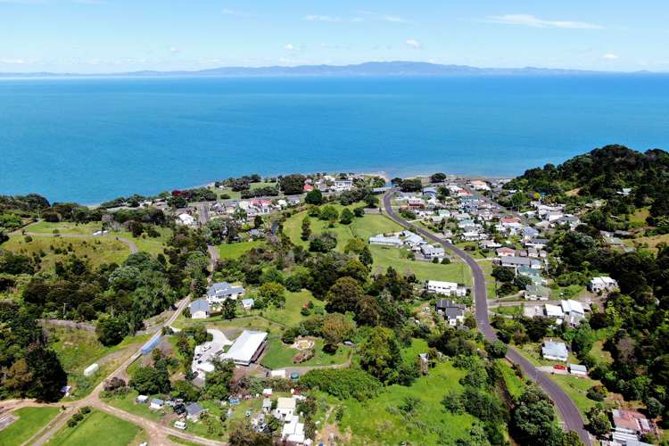 2 Lucy Road Waiomu_19