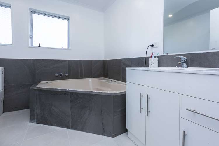 1 Wyoming Grove Totara Park_10