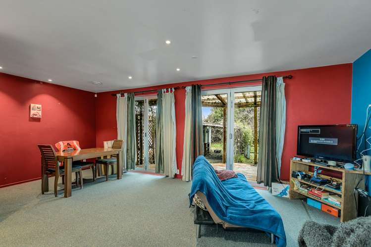 86 Point England Road Point England_11