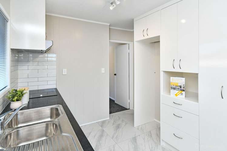 1/11 Bundena Place Clendon Park_3