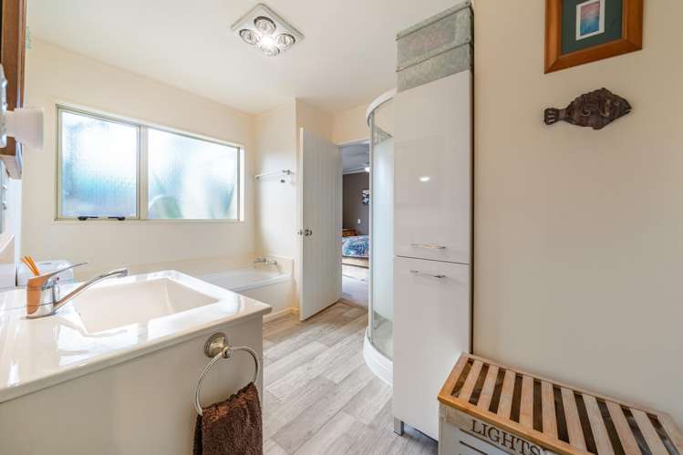 1163 Fergusson Drive Clouston Park_16