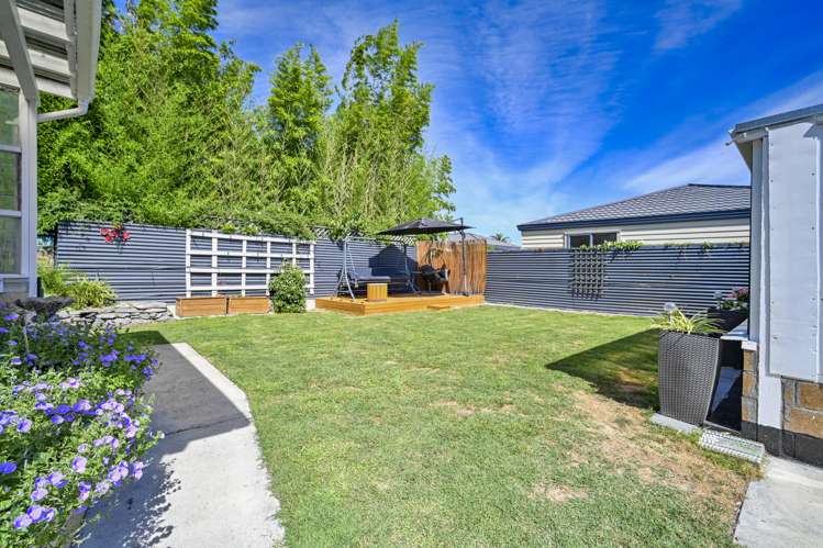 711 Maitland Crescent Mayfair_23