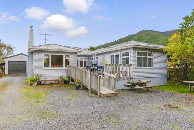 Versatile living on full-sized section