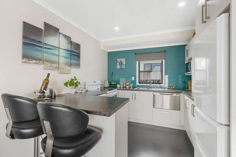 2/6 Warre Street Waitara_11