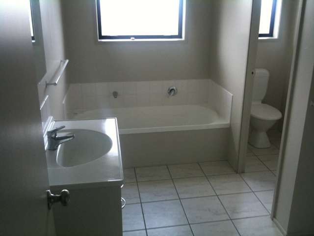 20 Sinead Court Grandview Heights_4