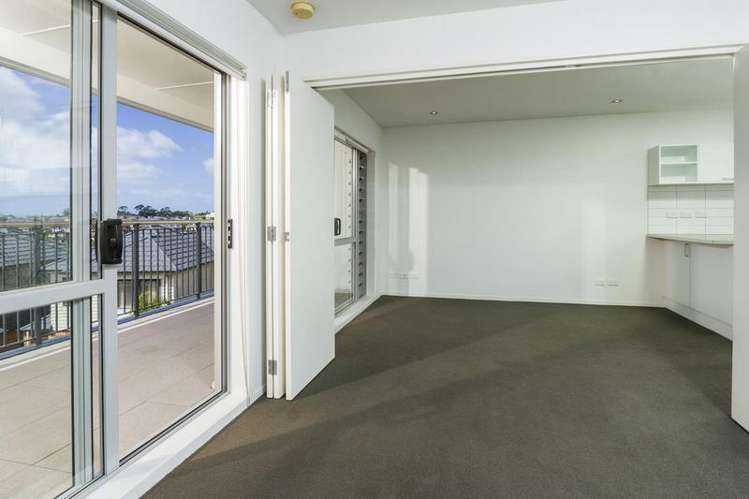 D8/60 Masons Road Oteha_11