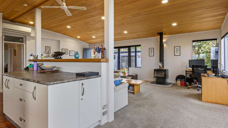 2/50 Wakeman Road Acacia Bay_9