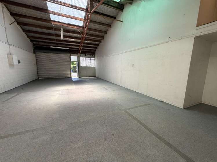 9A Trading Place Henderson_1