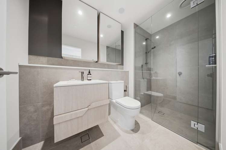 2901/10 Commerce Street City Centre_17