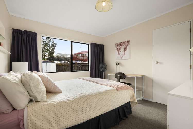 20 Essendon Court Glenview_12