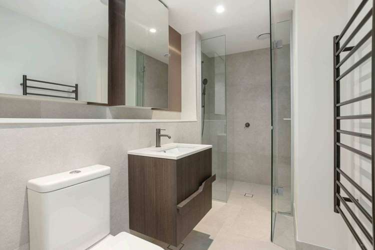 2407/10 Commerce Street City Centre_7