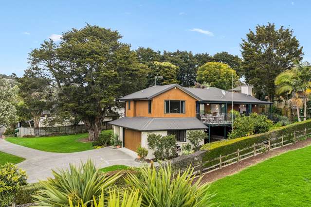 FAMILY LIFESTYLE; IDYLLIC PARKSIDE SETTING