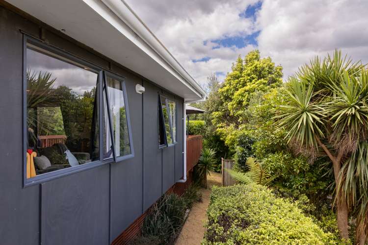 6 Lorna Irene Drive Raumati South_21