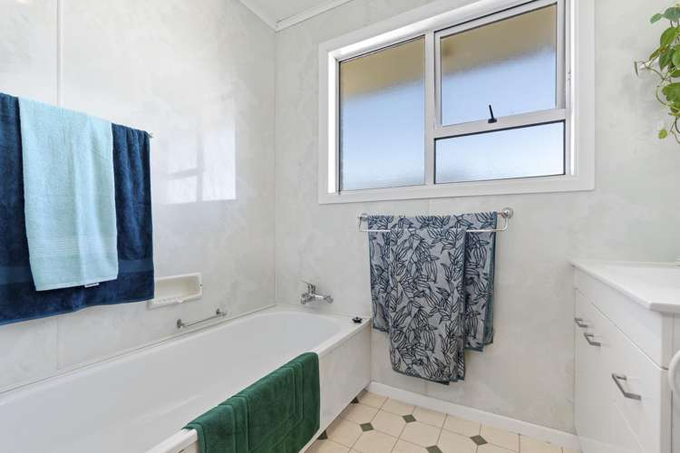 15 Clifton Drive Waitara_13