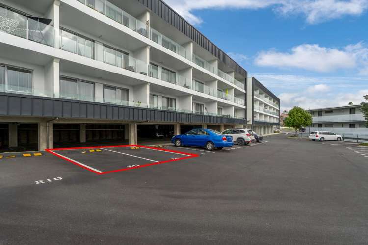 211/17 Link Crescent Stanmore Bay_14