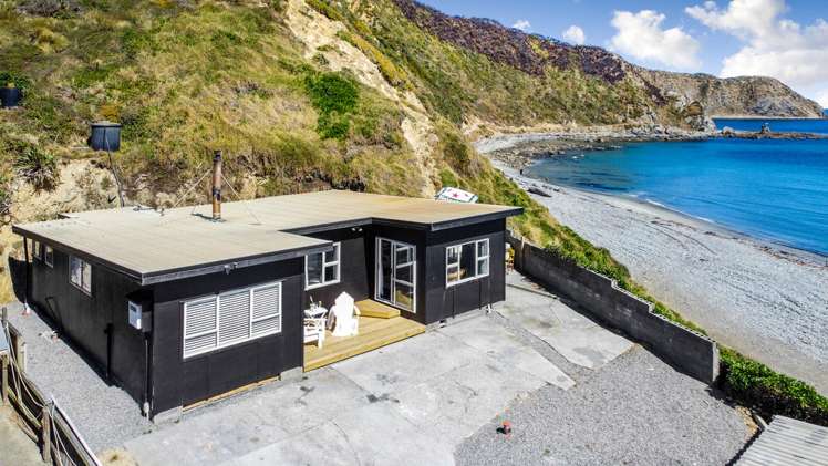 1093 Makara Road Makara Beach_2