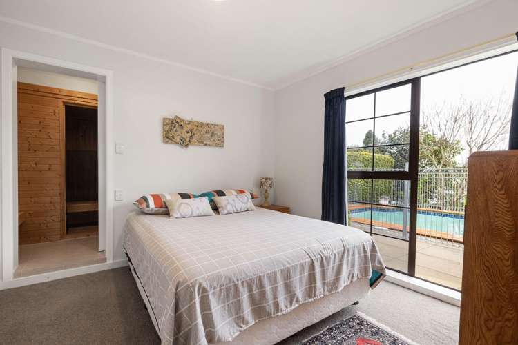 150 Lake Crescent Hamilton Lake_17