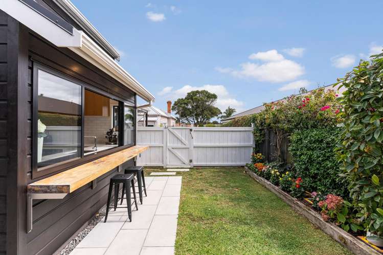 2/2 Lytton Street Devonport_16