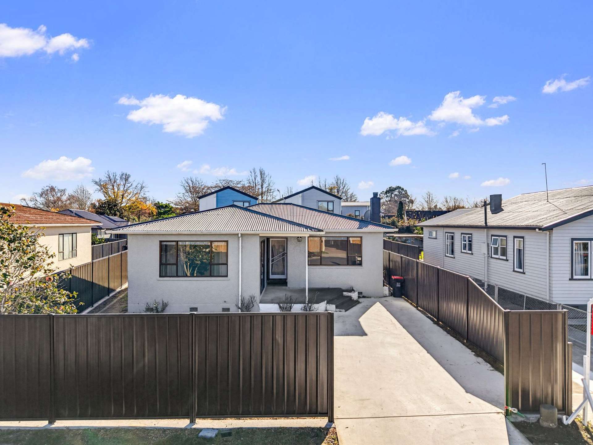 1204 Norfolk Crescent Mayfair_0