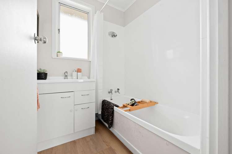 5a Richan Street Glenview_12