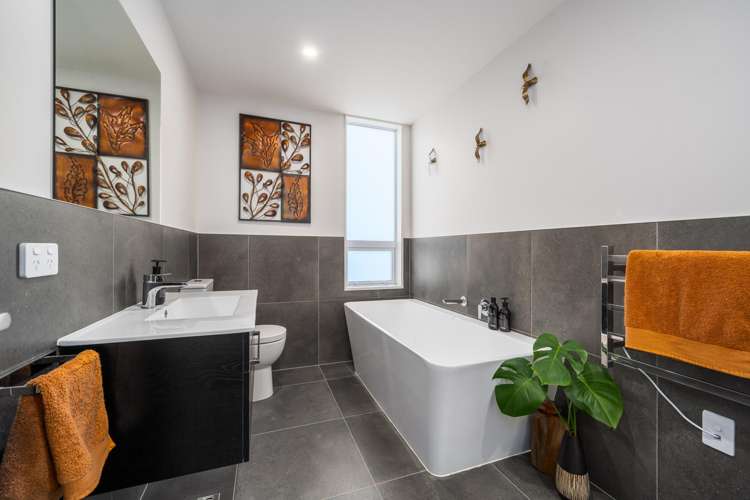 1/6 Bushland Grove Paparangi_12