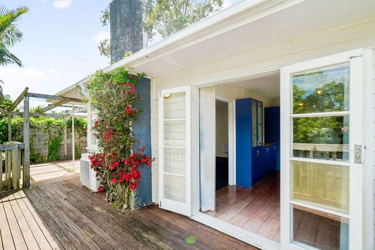 1/33 Nile Road Kelston_6