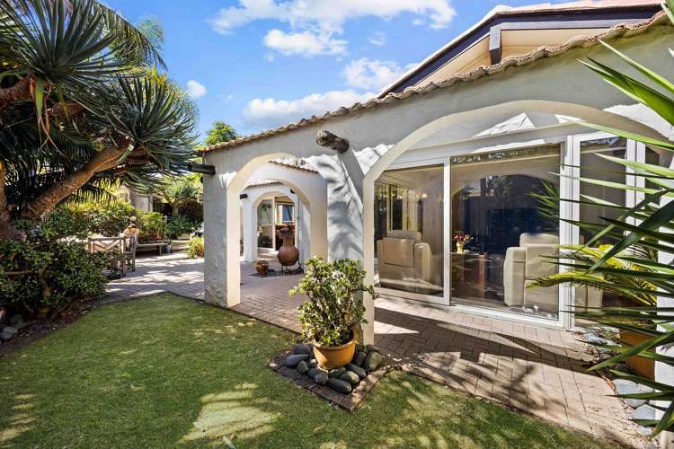 8 Hedge Row Sunnyhills_13