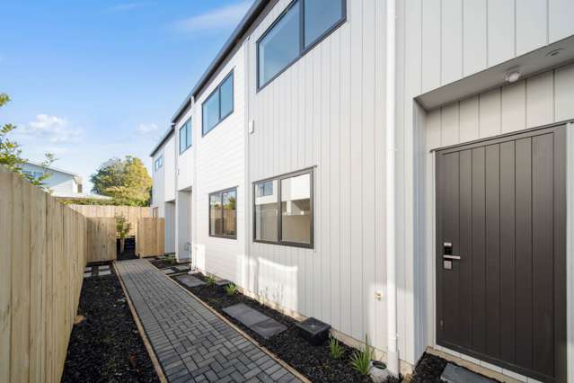8/12 Clendon Place Manurewa_1