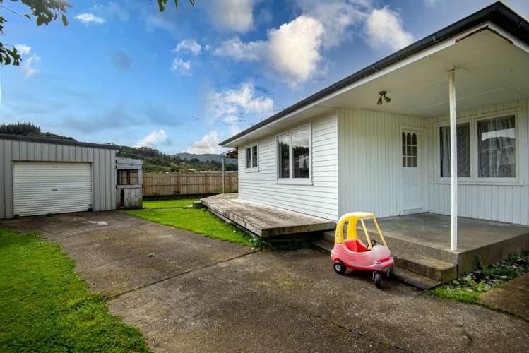 28 Wetherby Grove Wainuiomata_16