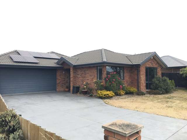 Prime Family Home in Quiet Street – Solar-Powered