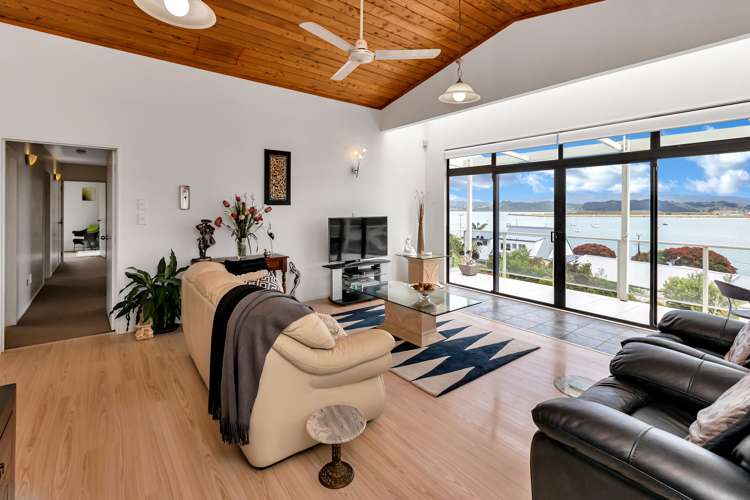 286 Beach Road Onerahi_11