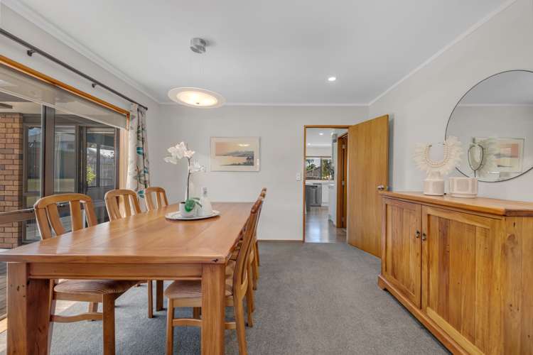 54 Channing Crescent Botany Downs_12