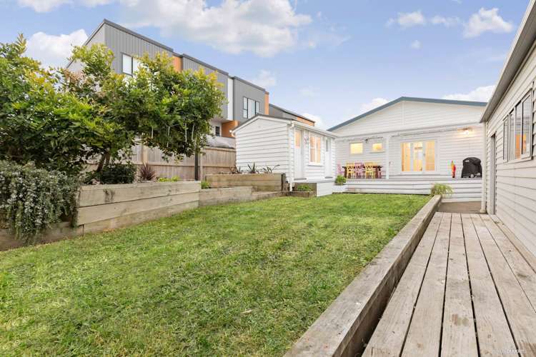 126 Onewa Road Northcote_19