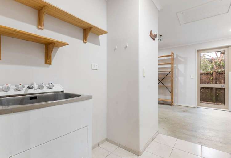 21 Frenz Drive Titirangi_16