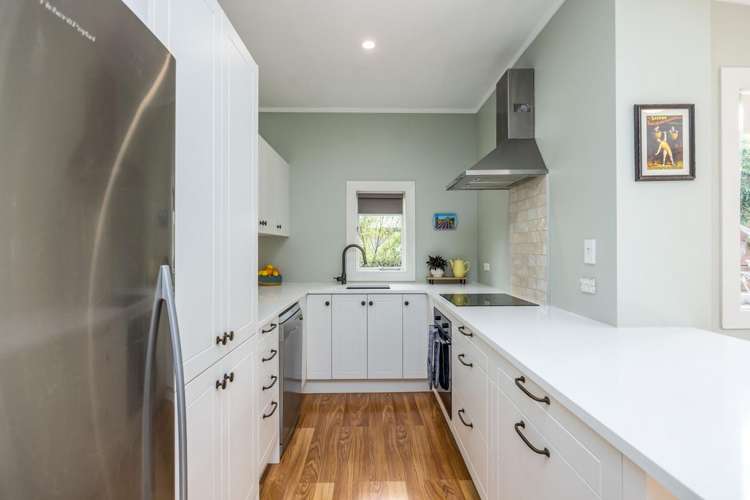 8 Craigbank Avenue New Lynn_21