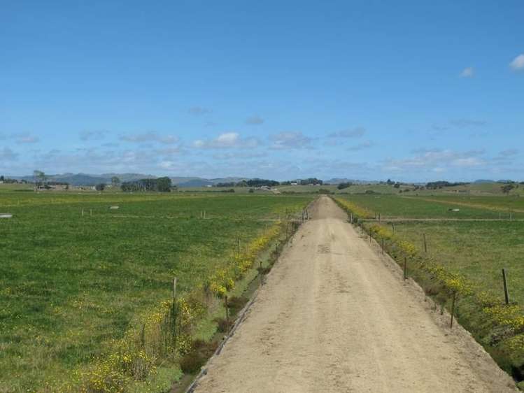 2/795 Tuhikaramea Road Ngahinapouri_13