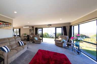84 Churchill Drive_4