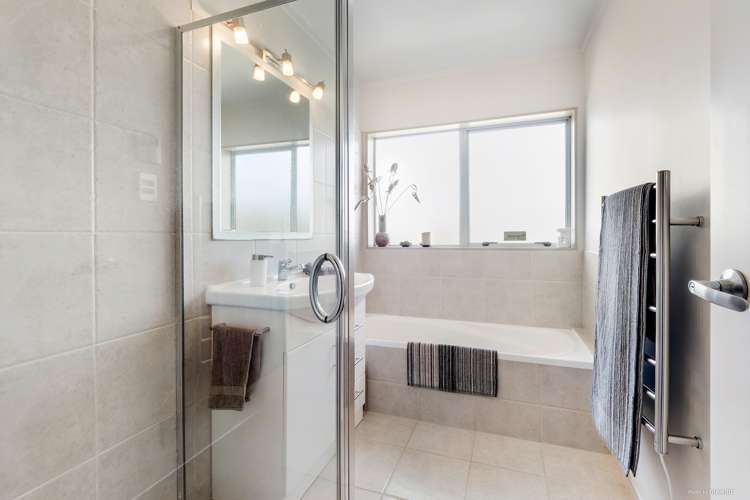 22 Lynwood Road New Lynn_13