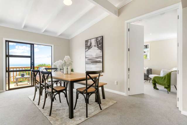 Supersized Family Living with Sea Views!
