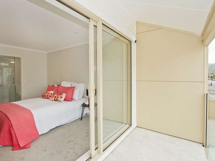 16 Latimer Way Petone_10