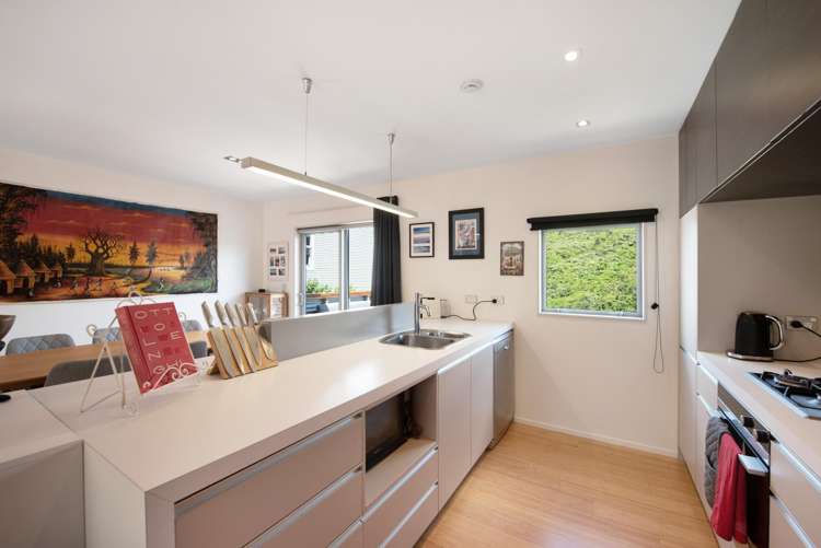 35 Saddleback Grove Karori_15