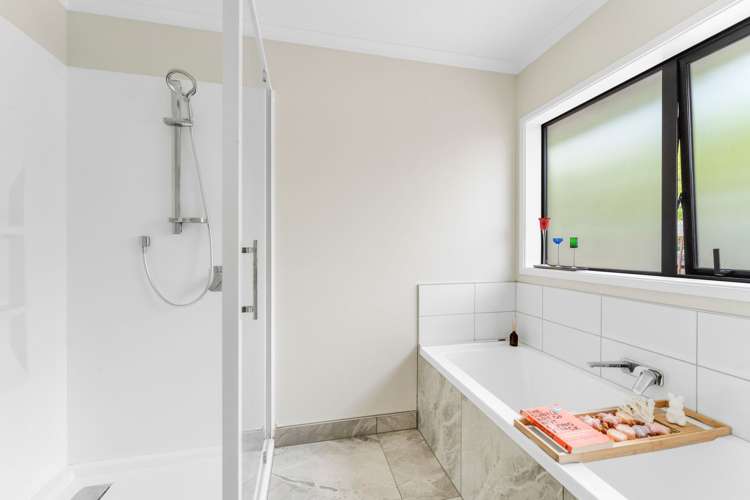 117 Queen Charlotte Drive Aotea_13