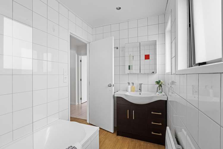 2/30a Glenvar Road Torbay_11