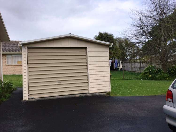 15 Craigbank Avenue New Lynn_11