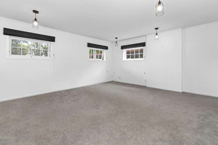 1046 River Road 10469_16