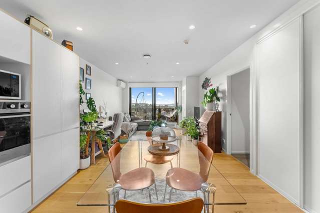 Chic 2BR 2 bath Apt with Views!