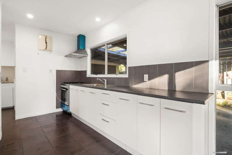 68 Chelburn Crescent Mangere East_14